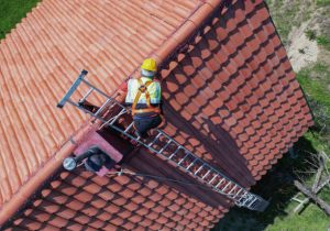Peut-on faire appel à un couvreur à Bron pour une vérification de toiture avant une vente immobilière ?