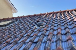 Comment choisir un zingueur à Bron qualifié pour des travaux sur une maison ancienne ?