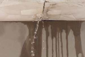 Comment prouver l’origine d’un dégât avec une recherche de fuite à Bron